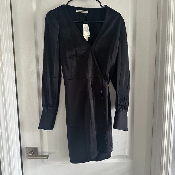 Abercrombie & Fitch Dresses & Skirts - Abercrombie & Fitch Satin like Wrap Dress with shoulder pads, Size Small NWT